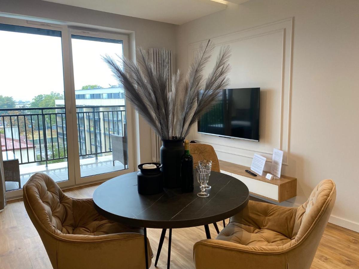 Family & Business Elegant Kadzielnia: Modern 1-bedroom With Terrace And Garage Apartment Kielce