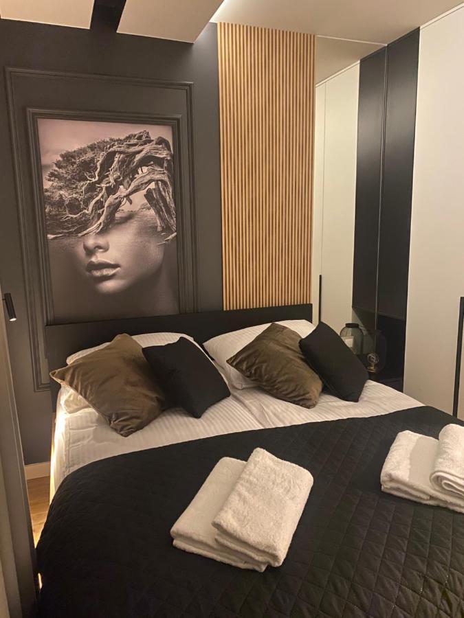 Family & Business Elegant Kadzielnia: Modern 1-bedroom With Terrace And Garage Apartment
