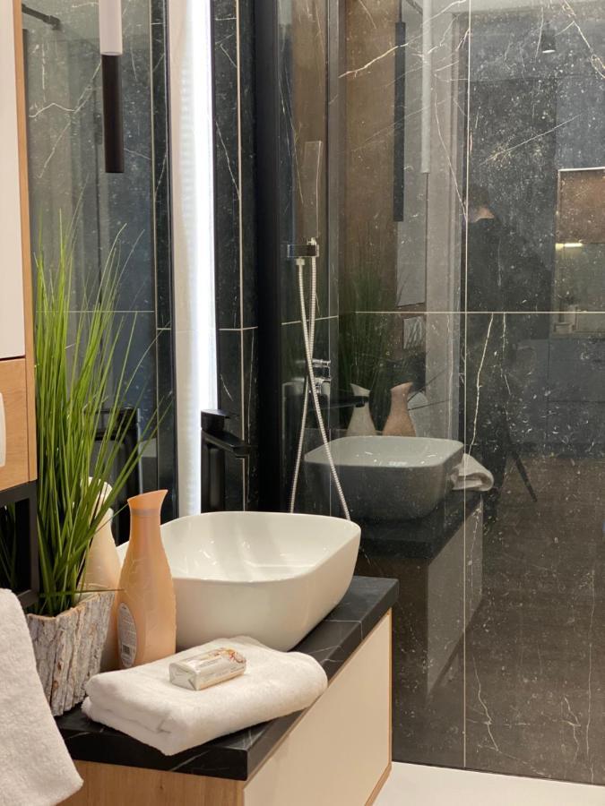 Family & Business Elegant Kadzielnia: Modern 1-bedroom With Terrace And Garage Apartment Kielce
