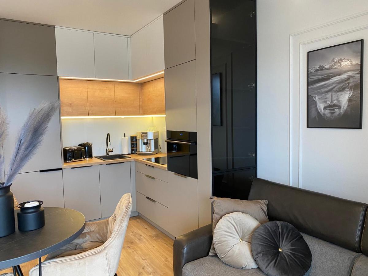 Family & Business Elegant Kadzielnia: Modern 1-bedroom With Terrace And Garage